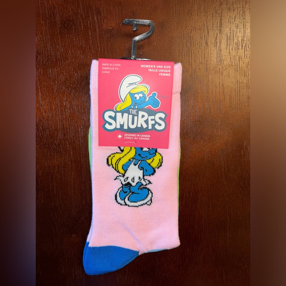 THE SMURFS NOVELTY CREW SOCKS NWT WOMEN’S SHOE SIZE 6-9.5